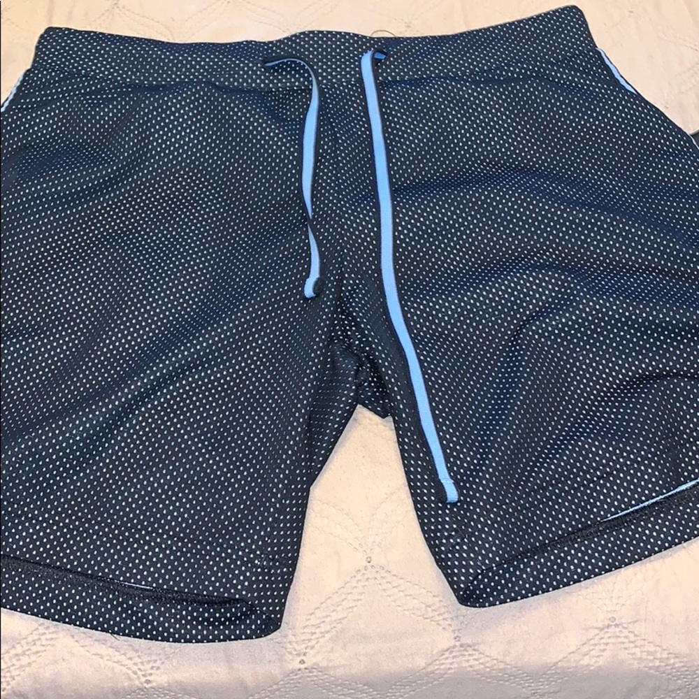 Shorts - Picture 2 of 4